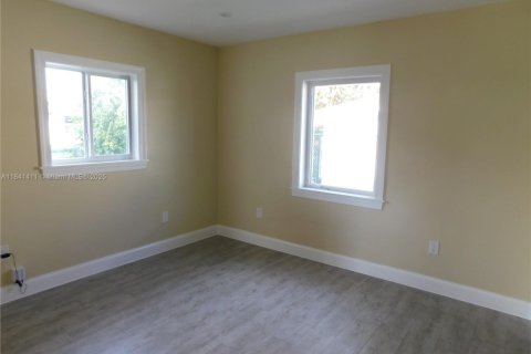 Casa en alquiler en Miami, Florida, 4 dormitorios, 167.22 m2 № 1832360 - foto 24