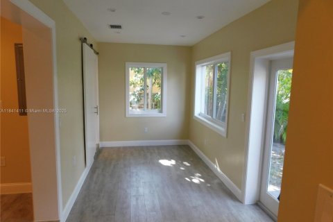 Casa en alquiler en Miami, Florida, 4 dormitorios, 167.22 m2 № 1832360 - foto 13