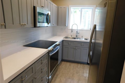 Casa en alquiler en Miami, Florida, 4 dormitorios, 167.22 m2 № 1832360 - foto 8