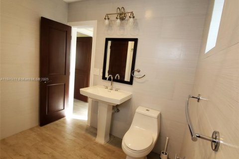Casa en alquiler en Miami, Florida, 4 dormitorios, 167.22 m2 № 1832360 - foto 19