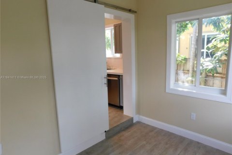 Casa en alquiler en Miami, Florida, 4 dormitorios, 167.22 m2 № 1832360 - foto 12