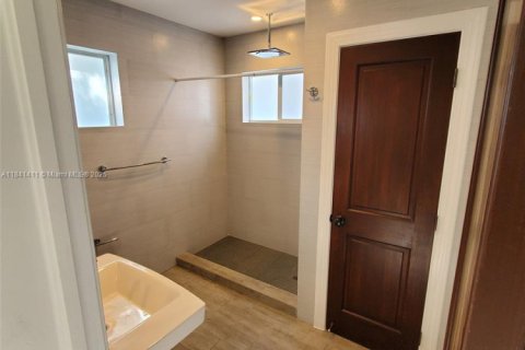 Casa en alquiler en Miami, Florida, 4 dormitorios, 167.22 m2 № 1832360 - foto 18