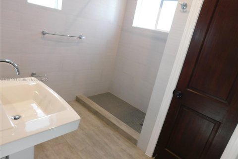 Casa en alquiler en Miami, Florida, 4 dormitorios, 167.22 m2 № 1832360 - foto 20