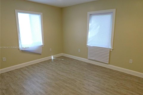 Casa en alquiler en Miami, Florida, 4 dormitorios, 167.22 m2 № 1832360 - foto 21