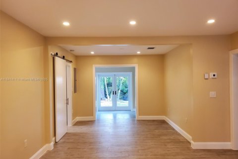 Casa en alquiler en Miami, Florida, 4 dormitorios, 167.22 m2 № 1832360 - foto 4