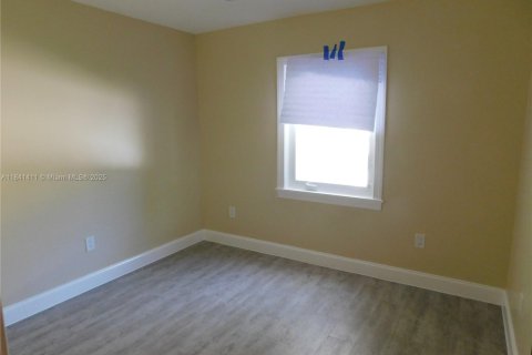 Casa en alquiler en Miami, Florida, 4 dormitorios, 167.22 m2 № 1832360 - foto 22