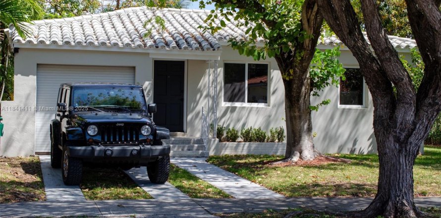 Casa en Miami, Florida 4 dormitorios, 167.22 m2 № 1832360