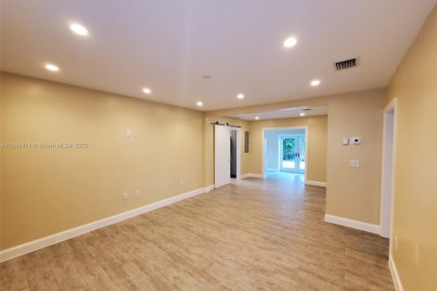 Casa en alquiler en Miami, Florida, 4 dormitorios, 167.22 m2 № 1832360 - foto 2