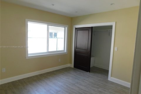 Casa en alquiler en Miami, Florida, 4 dormitorios, 167.22 m2 № 1832360 - foto 23