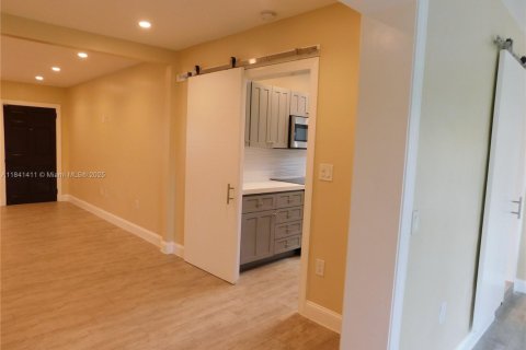 Casa en alquiler en Miami, Florida, 4 dormitorios, 167.22 m2 № 1832360 - foto 5