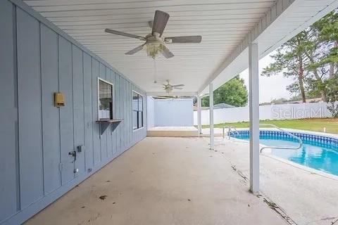 House in Weeki Wachee, Florida 4 bedrooms, 212 sq.m. № 2131770 - photo 17