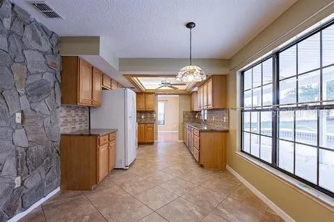 House in Weeki Wachee, Florida 4 bedrooms, 212 sq.m. № 2131770 - photo 3