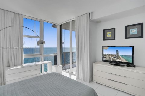Condo in Sunny Isles Beach, Florida, 2 bedrooms  № 1943254 - photo 19