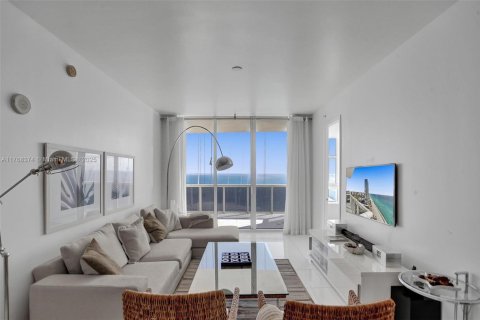 Condo in Sunny Isles Beach, Florida, 2 bedrooms  № 1943254 - photo 16