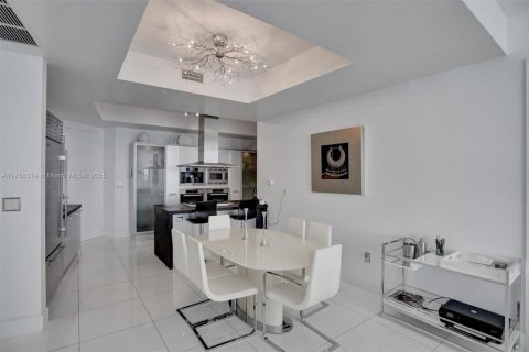 Condo in Sunny Isles Beach, Florida, 2 bedrooms  № 1943254 - photo 11