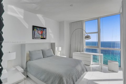 Condo in Sunny Isles Beach, Florida, 2 bedrooms  № 1943254 - photo 18