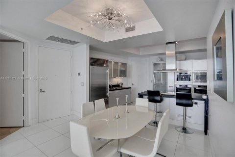 Condo in Sunny Isles Beach, Florida, 2 bedrooms  № 1943254 - photo 12