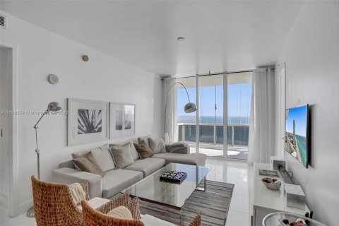 Condo in Sunny Isles Beach, Florida, 2 bedrooms  № 1943254 - photo 10