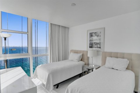 Condo in Sunny Isles Beach, Florida, 2 bedrooms  № 1943254 - photo 27
