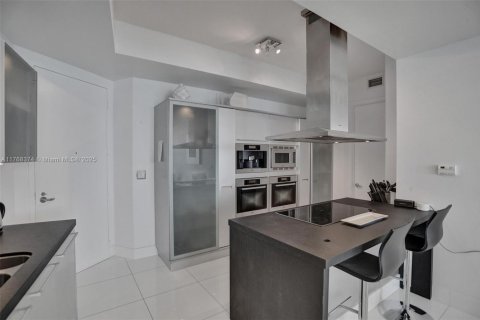 Condo in Sunny Isles Beach, Florida, 2 bedrooms  № 1943254 - photo 4