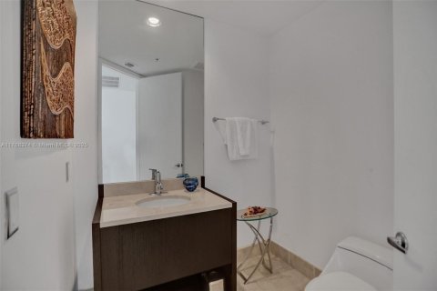 Condo in Sunny Isles Beach, Florida, 2 bedrooms  № 1943254 - photo 30