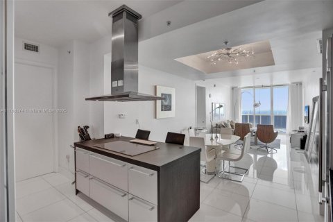 Condo in Sunny Isles Beach, Florida, 2 bedrooms  № 1943254 - photo 8
