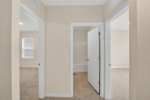 House in Winter Haven, Florida 4 bedrooms, 171.96 sq.m. № 1835869 - photo 5