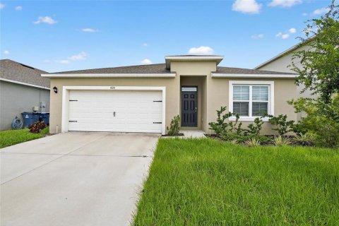 House in Winter Haven, Florida 4 bedrooms, 171.96 sq.m. № 1835869 - photo 2