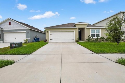 House in Winter Haven, Florida 4 bedrooms, 171.96 sq.m. № 1835869 - photo 3
