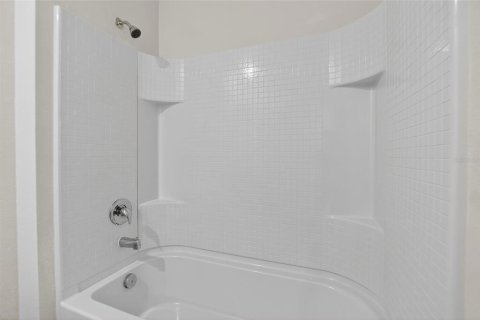 House in Winter Haven, Florida 4 bedrooms, 171.96 sq.m. № 1835869 - photo 10
