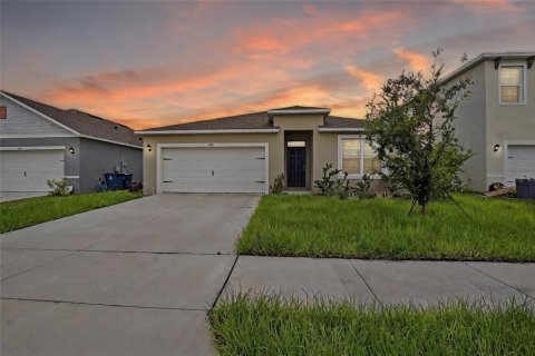 House in Winter Haven, Florida 4 bedrooms, 171.96 sq.m. № 1835869 - photo 1