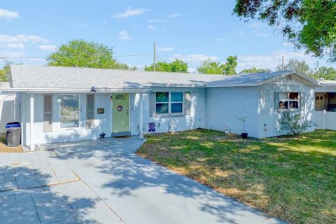 Casa en venta en Pinellas Park, Florida, 3 dormitorios, 135.27 m2 № 1651311 - foto 1
