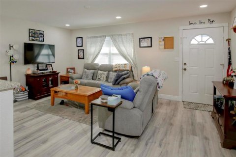Casa en venta en Pinellas Park, Florida, 3 dormitorios, 135.27 m2 № 1651311 - foto 3