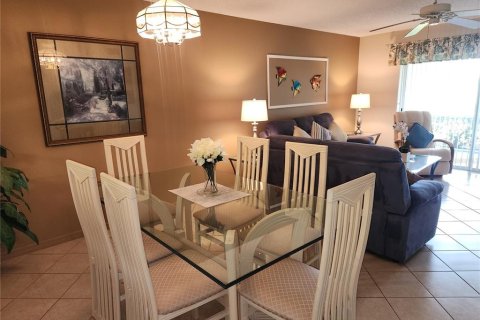 Condominio en alquiler en Bradenton, Florida, 2 dormitorios, 96.8 m2 № 1670686 - foto 5