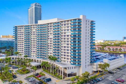 Condominio en venta en Hollywood, Florida, 2 dormitorios, 117.99 m2 № 1936429 - foto 16