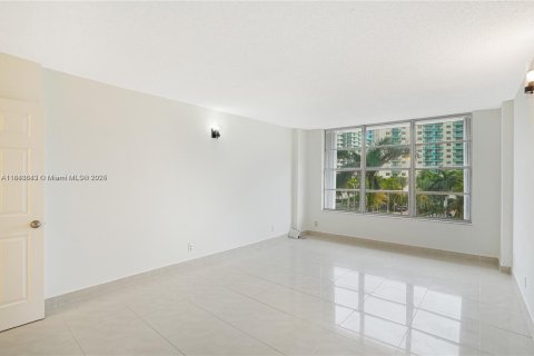 Condominio en venta en Hollywood, Florida, 2 dormitorios, 117.99 m2 № 1936429 - foto 3
