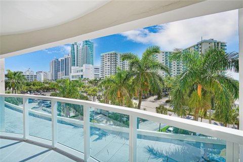 Condominio en venta en Hollywood, Florida, 2 dormitorios, 117.99 m2 № 1936429 - foto 12