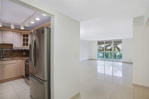 Condominio en venta en Hollywood, Florida, 2 dormitorios, 117.99 m2 № 1936429 - foto 2