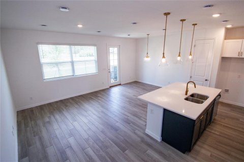 Townhouse in Davenport, Florida 3 bedrooms, 150.69 sq.m. № 1576206 - photo 4