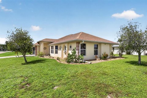 Villa ou maison à vendre à Punta Gorda, Floride: 3 chambres, 145.86 m2 № 2406693 - photo 5