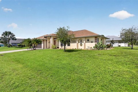 Villa ou maison à vendre à Punta Gorda, Floride: 3 chambres, 145.86 m2 № 2406693 - photo 4