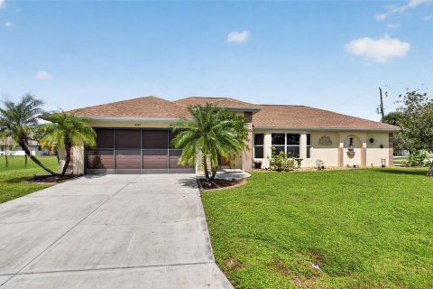 Villa ou maison à vendre à Punta Gorda, Floride: 3 chambres, 145.86 m2 № 2406693 - photo 2