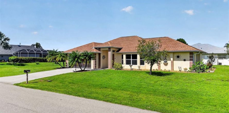 Villa ou maison à Punta Gorda, Floride 3 chambres, 145.86 m2 № 2406693