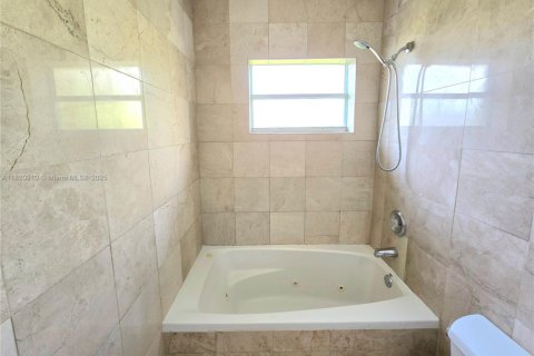 Copropriété à louer à Bay Harbor Islands, Floride: 3 chambres, 112.23 m2 № 1936318 - photo 19