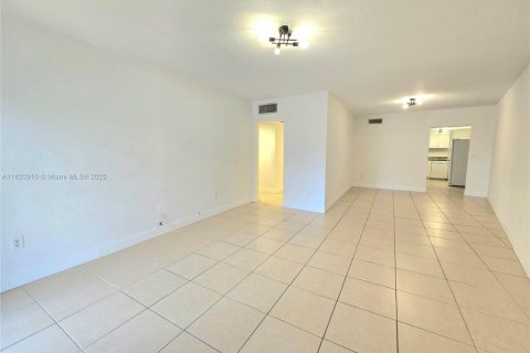 Copropriété à louer à Bay Harbor Islands, Floride: 3 chambres, 112.23 m2 № 1936318 - photo 23