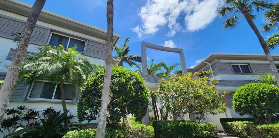 Condo à Bay Harbor Islands, Floride, 3 chambres  № 1936318
