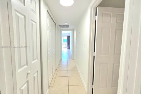 Copropriété à louer à Bay Harbor Islands, Floride: 3 chambres, 112.23 m2 № 1936318 - photo 14