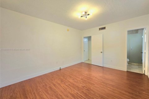 Copropriété à louer à Bay Harbor Islands, Floride: 3 chambres, 112.23 m2 № 1936318 - photo 15