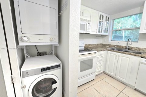 Copropriété à louer à Bay Harbor Islands, Floride: 3 chambres, 112.23 m2 № 1936318 - photo 6