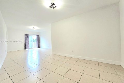 Copropriété à louer à Bay Harbor Islands, Floride: 3 chambres, 112.23 m2 № 1936318 - photo 5